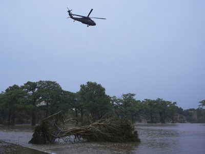 Cómo las condiciones climáticas propiciaron las repentinas y letales inundaciones en Texas