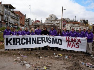 Foto con Milei y frases polémica: empezó la campaña