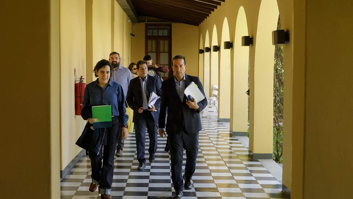 El ministro de Gobierno durante las negociaciones salariales con los gremios estatales. Fuente: (Emiliano Ortiz)