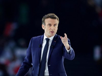 Emmanuel Macron cargó contra su principal oponente a dos días de las elecciones en Francia