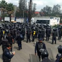 Policía realiza operativo ante bloqueo de normalistas en Morelia