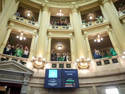 El Senado de Argentina aprueba la legalización del aborto