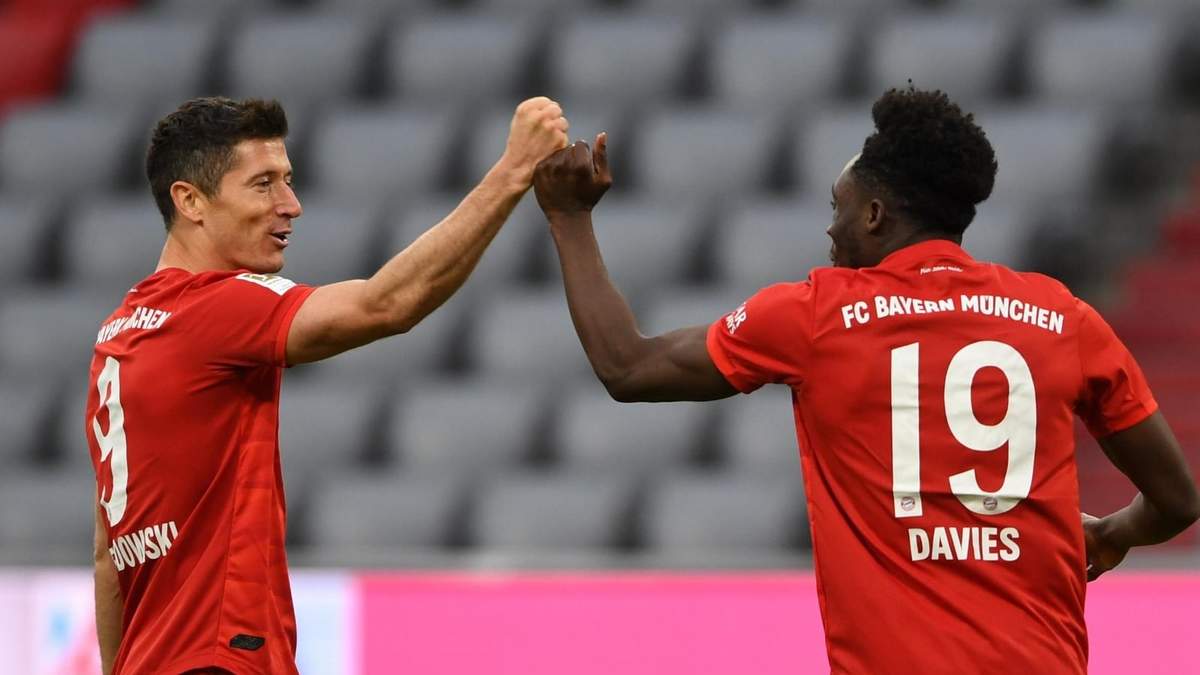 Lewandowski y Davies en el festejo. Fuente (Instagram)