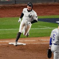 Con Grand Slam de Volpe Yankees vencen a Dodgers y siguen vivos