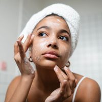 Si la piel del rostro te queda seca y tirante después de la ducha, vas a amar este tónico casero de 3 ingredientes
