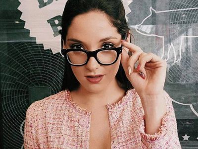 ¡Osado ángulo! Kel Calderón dejó caer la bata y creó una polémica en Instagram