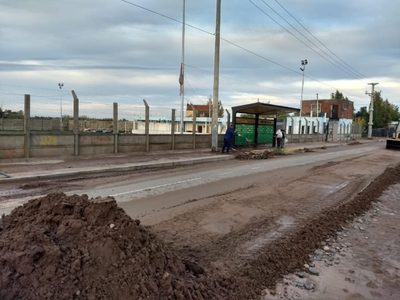 Operativo lluvia: el personal municipal recorre las calles de Neuquén Capital