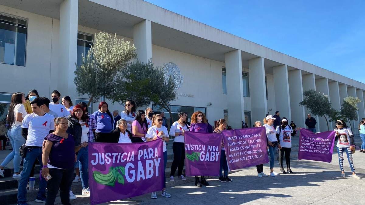 La protesta en favor de Gabriela afuera de Puente Grande