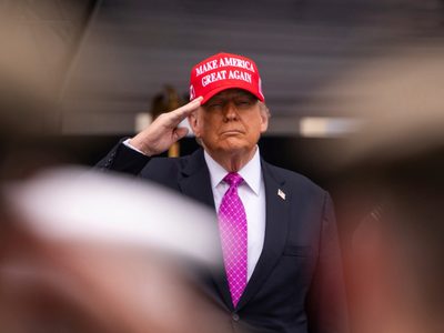 Trump arremete contra militares transgénero en discurso de graduación de West Point