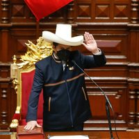 Pedro Castillo jura como presidente de Perú; creará nueva constitución