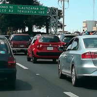 Salida de capitalinos hacia Morelos provoca fila de 33 kilómetros y carriles reversibles