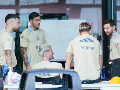 Con Messi y De Paul, la Selección argentina inició su concentración