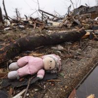 Biden declara el estado de emergencia por inundaciones en Kentucky; 15 personas murieron