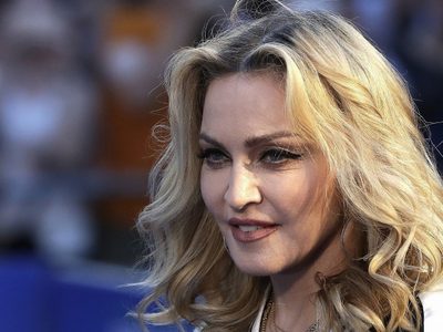 A los 62 años Madonna se tatuó por primera vez y tuvo un gran gesto con sus hijos