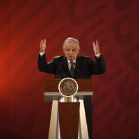 López Obrador atribuye a un error de tabulador que Alfonso Romo gane 41 mil pesos más que él