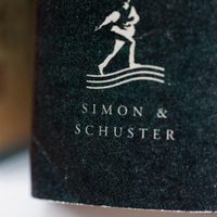 Simon & Schuster es vendida a la firma KKR por mil 620 millones de dólares