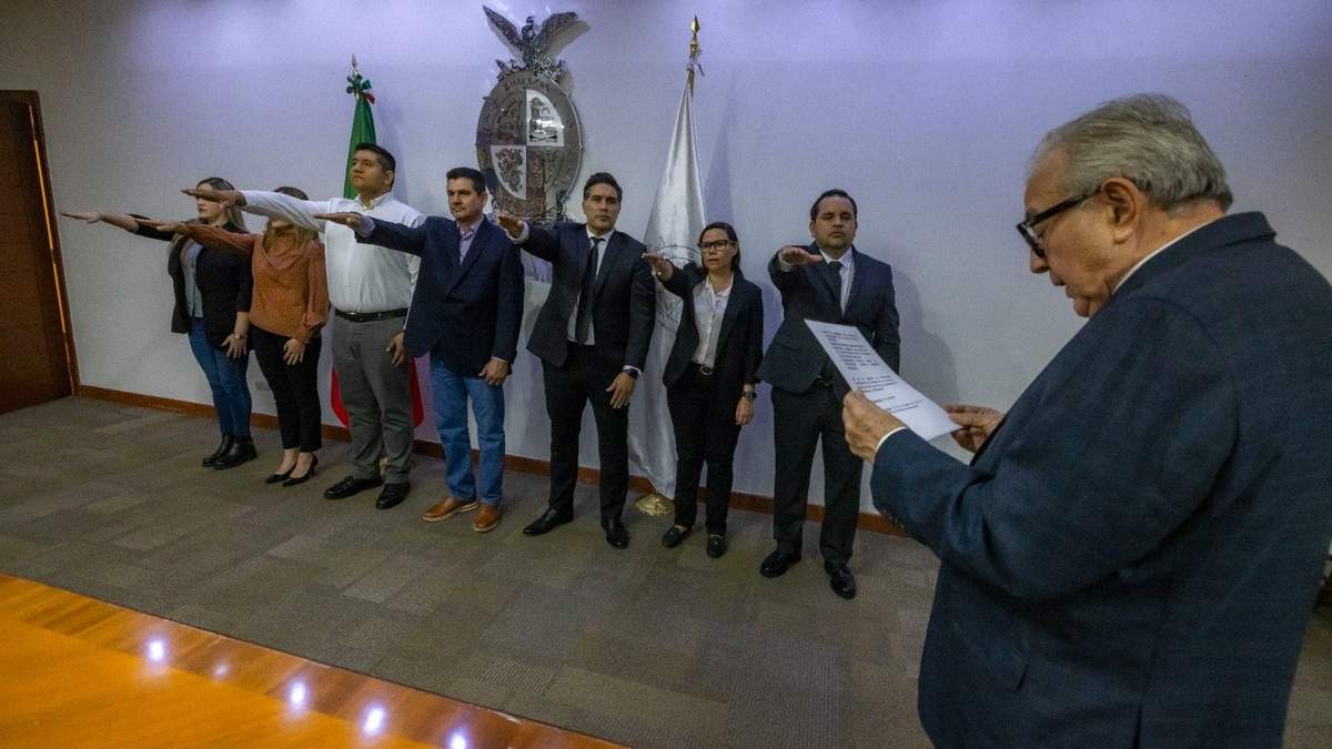 Gobernador de Sinaloa, Rubén Rocha Moya, toma protesta a siste nuevos funcionarios de su gabinete