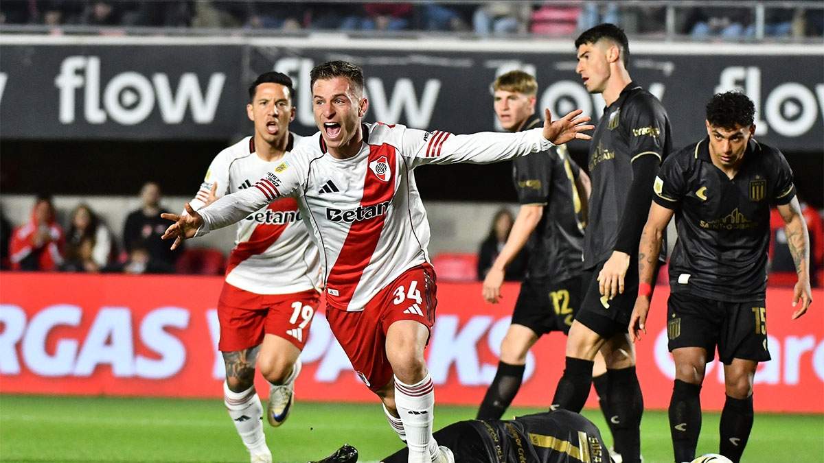 Giuliano Galoppo anotó el primero de River ante Estudiantes.