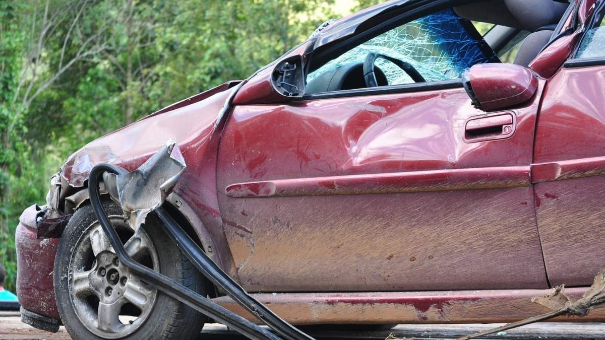 Elementos policiales acordonaron el domicilio tras el accidente en la colonia Adolfo López Mateos, en Coatzacoalcos.