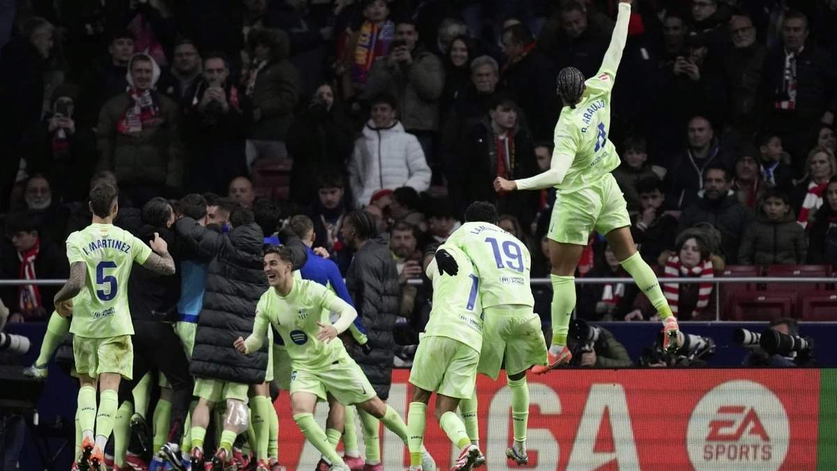 Dos goles en los últimos minutos dan la remontada al Barcelona para vencer 4-2 al Atlético de Madrid