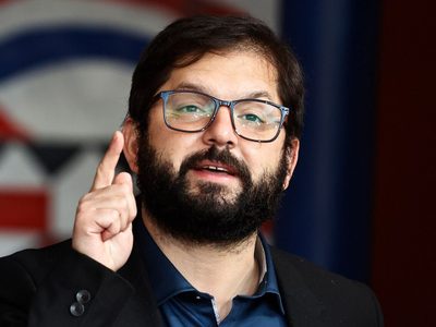 Gabriel Boric condenó la violencia en el Día del Trabajador que dejó tres heridos de bala