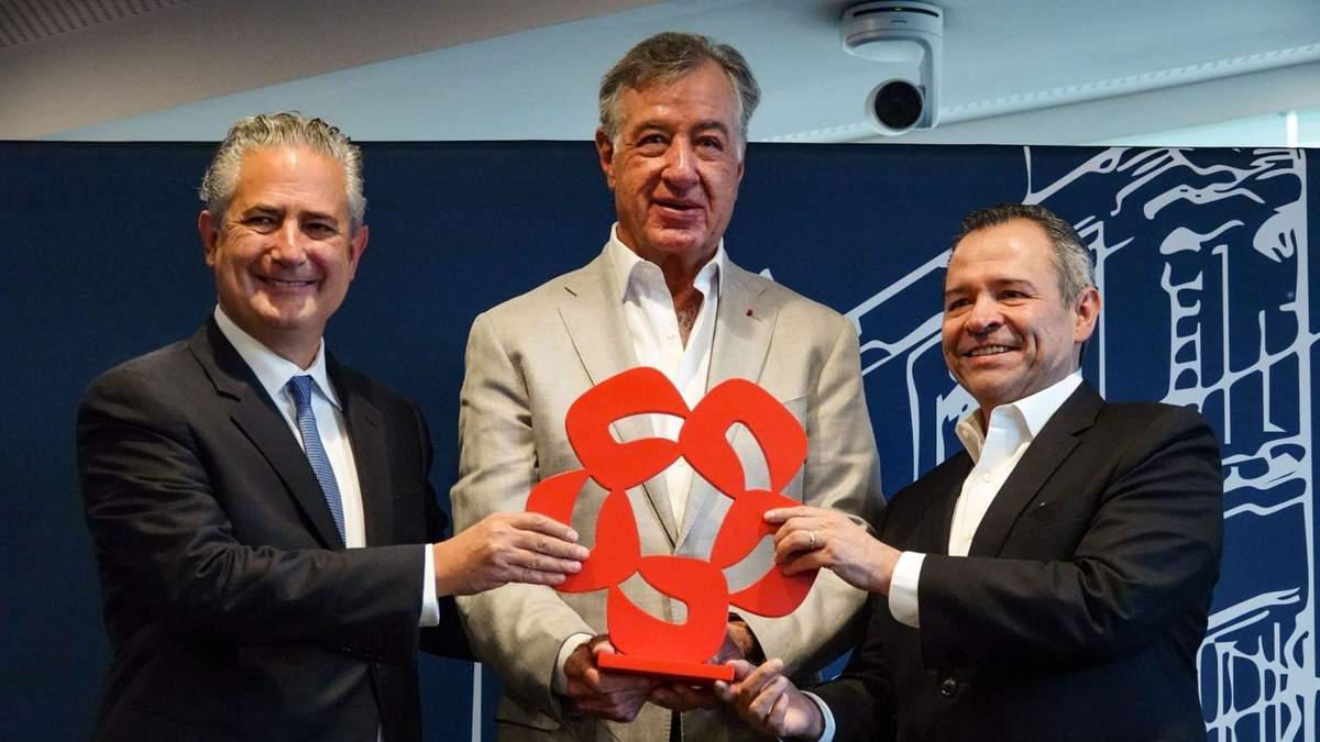 Ernesto Torres Cantú, director de Citi Internacional, el empresario mexicano Fernando Chico Pardo y Manuel Romo, director general del Grupo Financiero Banamex