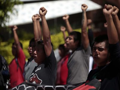 Guerrero: protestan normalistas por regalar un puesto en el gobierno a excolaborador de César Duarte