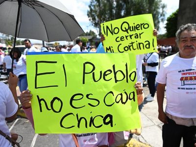 Comerciantes se manifiestan en la Cámara de Diputados: exigen detener IEPS a tabaco y refrescos