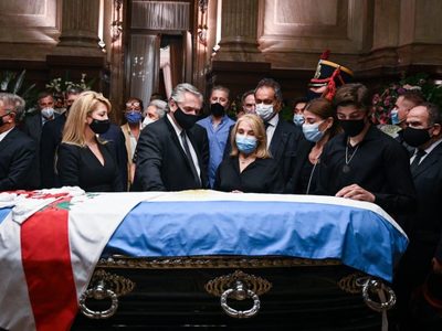 Quiénes fueron los políticos que participaron del velatorio de Carlos Menem