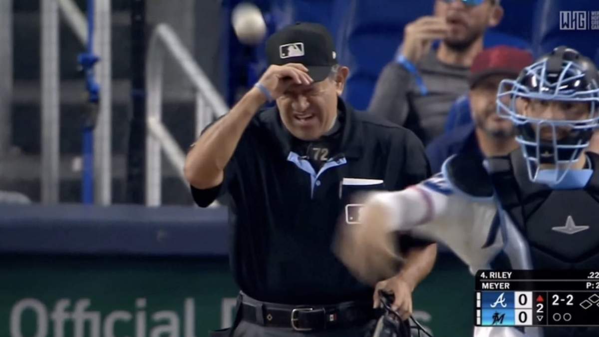 El umpire Alfonso Márquez