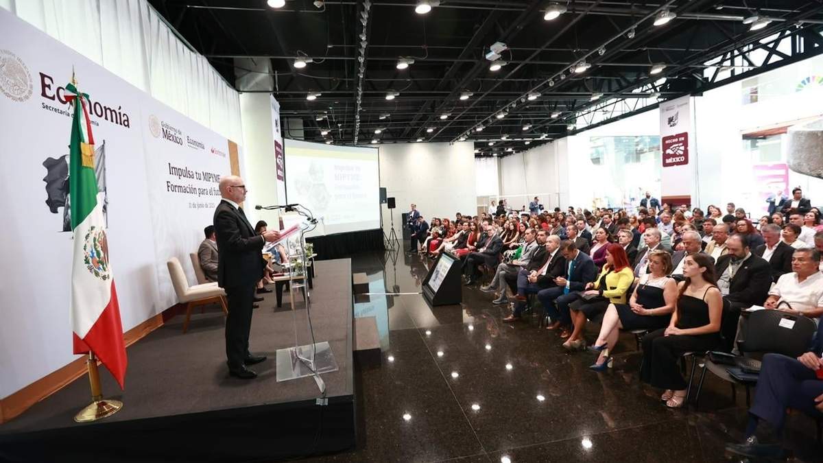 Felipe García Ascencio, director de Santander, durante el evento "Impulsa tu Mipyme"
