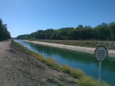 Horror en el canal de Roca: Buscan a un pibe de 19 años que se habría ahogado