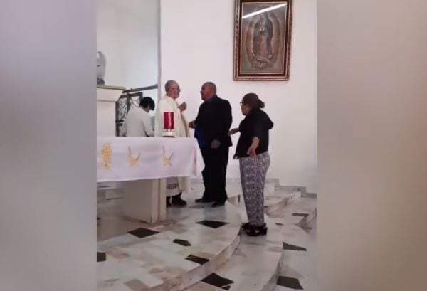Sacerdote suspende boda porque la estaban grabando, en Coahuila