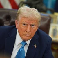 Trump dice que aranceles a Canadá, México y China entrarán en vigor el sábado