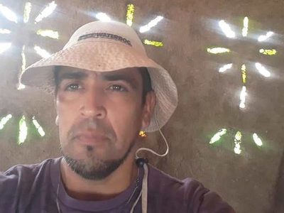 El bioconstructor de Zapala que le pone una impronta especial a los hornos de barro