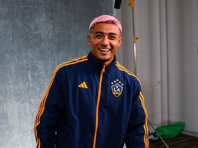 El mexicano Julián Araujo llegará al Barcelona