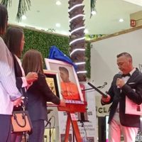 Develan placa de Octavio Ocaña en la Plaza de las Estrellas de la CDMX