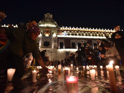 Marcha LGBTIQ+  llega hasta el Zócalo con su clamor de justicia por magistrade Ociel Baena