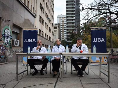 Hospitales de la UBA advierten que solo podrán funcionar un mes y medio por falta de financiamiento nacional