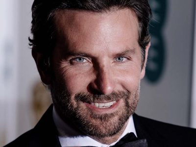 ¡Son idénticos! Bradley Cooper interpretará a este importante cantante en una película
