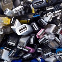 Europa aprueba conector único para celulares y tablets; así afecta a los dispositivos de Apple