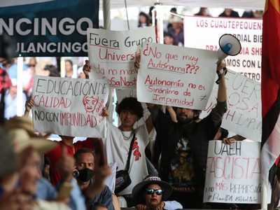 Protestan contra La Sosa Nostra en mitin de Claudia Sheinbaum en Hidalgo
