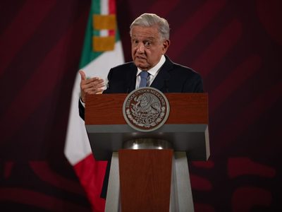 "Grotesco y absurdo" que digan que con los libros de texto se inyectará el virus del comunismo: AMLO