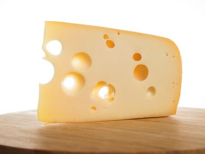 Si guardaste el queso en la heladera y se puso duro, con este truco volverá a estar fresco y como recién comprado