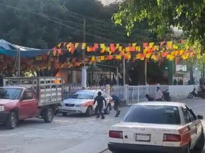 Pobladores calcinan a dos jóvenes acusados de asesinar a una persona en Guerrero