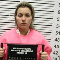 Maestra fue detenida acusada de abusar sexualmente de su alumno en un cementerio