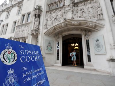 Corte Suprema británica: ley de igualdad define a una mujer como alguien nacida biológicamente mujer