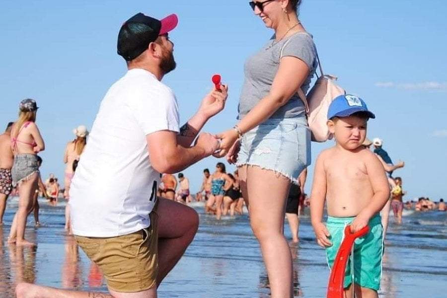 Propuesta de casamiento en Las Grutas Fuente:(Twitter)