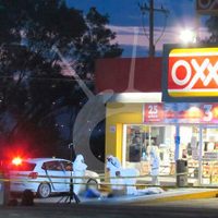Ejecutan a dos hombres afuera de un Oxxo en Morelia