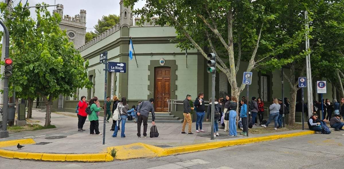 Protesta de la Junta Interna del EPAS. Fuente: (Javier Manzano - Minuto Neuquén)